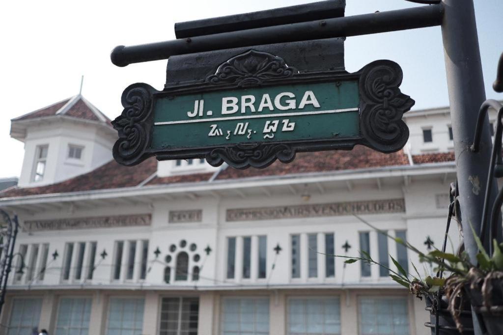 Hotel The Batik Bed And Coffee Bandung Exterior foto